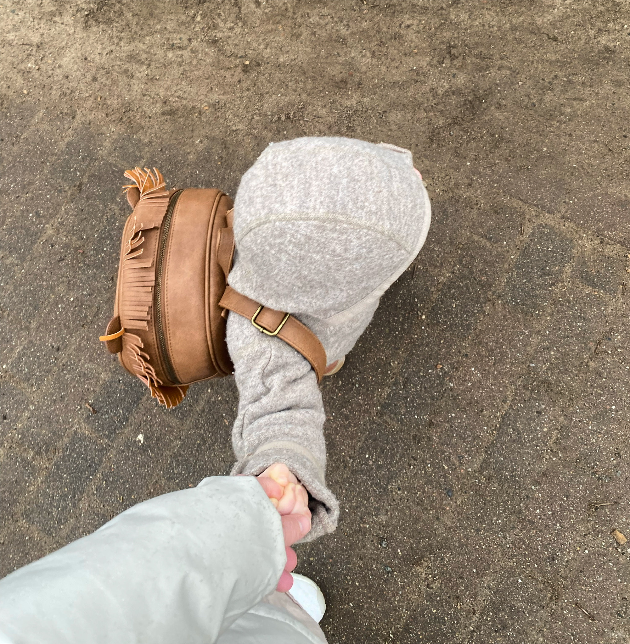 👣 Gemeinsam durchs erste Jahr – Ein Hörgeschenk zum 1. Geburtstag! 🎧💛 Halte die schönsten Erinnerungen an das erste Jahr deines Kindes fest – mit einem persönlichen Geburtstags-Podcast von Mitten ins Herz.
✨ Warum dieses Geschenk unvergesslich ist:
✅ Liebevolle Botschaften von Familie & Freunden
✅ Ein emotionaler Rückblick auf die ersten Schritte & besonderen Momente
✅ Ein Geschenk fürs Leben – die wertvollsten Stimmen für die Ewigkeit bewahren
💝 Jetzt den ersten Geburtstags-Podcast gestalten & Erinnerungen hörbar machen!
